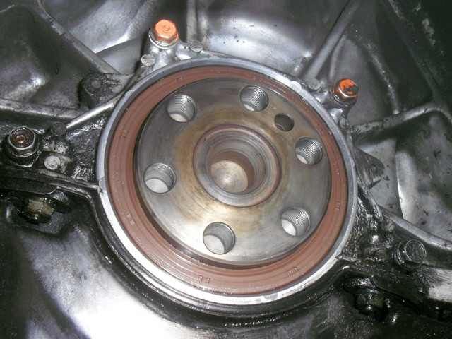 How can I tell if my vehicle has a rear main seal leak?