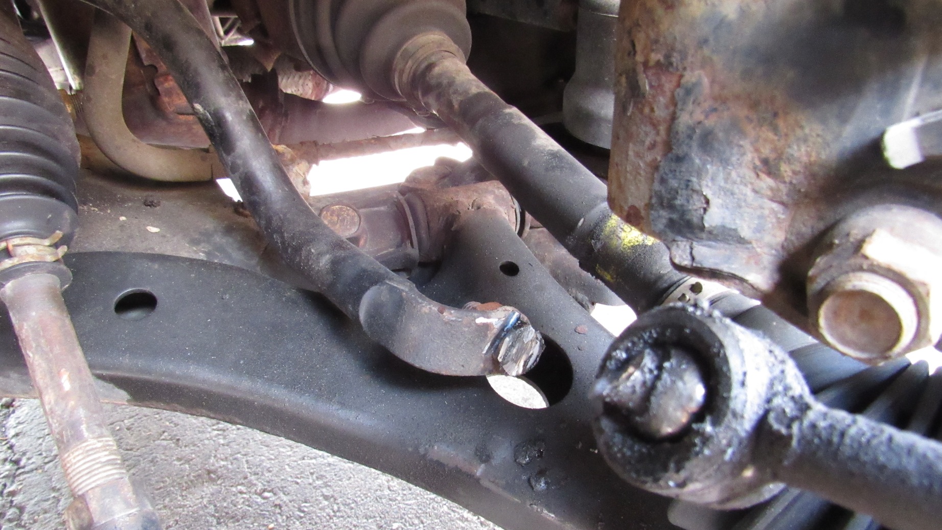 What are some common signs of worn-out stabilizer bars and bushings? - Hillside Auto Repair